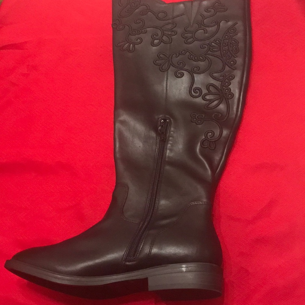 Just above knee high winter boots  11w never worn